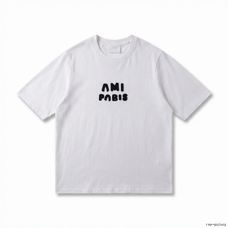 AMI Paris minimalist style white T-shirt