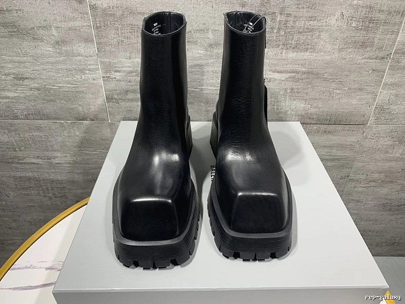 Chelsea Boot with Black Ankle Boot for Casual Outfits