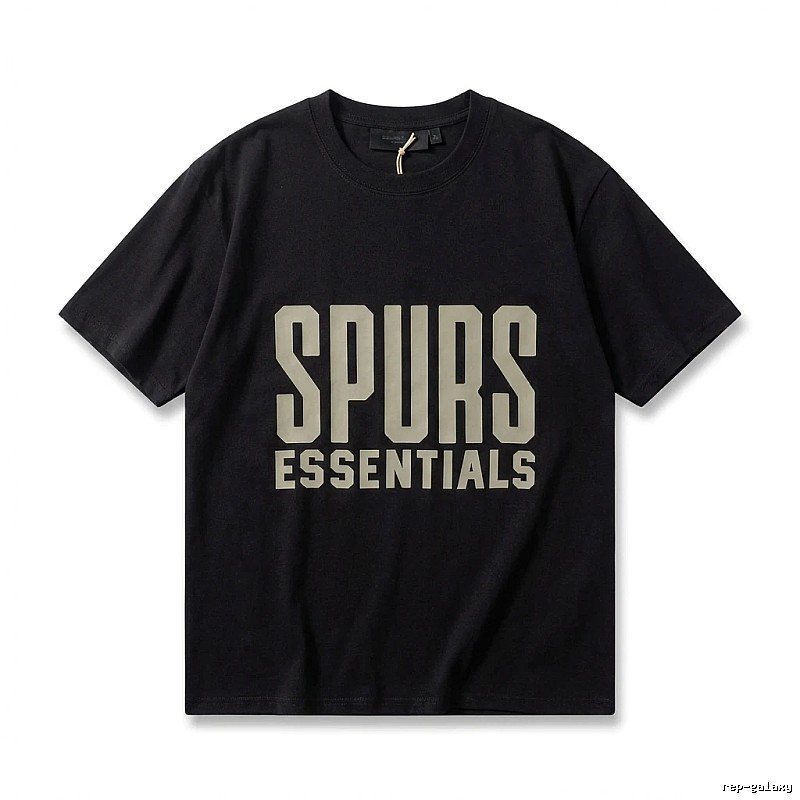 ESSENTIALS minimalist style black T-shirt
