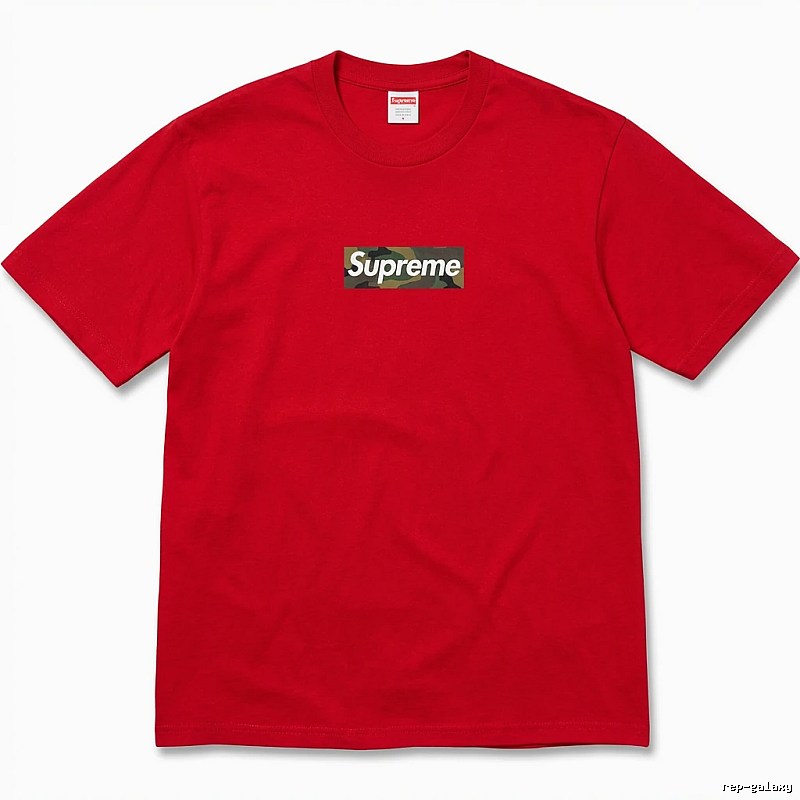 Supreme camouflage-style red T-shirt