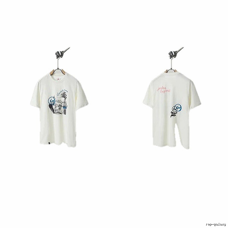 Travis Scott x Jordan Co-branded Graffiti-style Off-white T-shirt